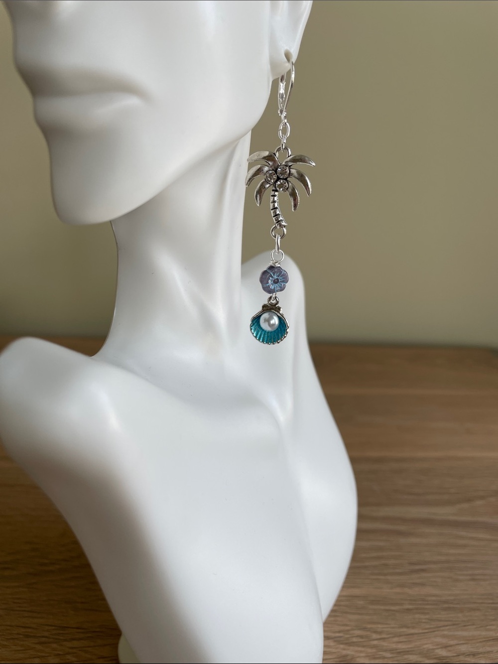 HAND CRAFTED EARRINGS, TROPICAL PALM TREE & CZECH GLASS FLOWER PEARL SHELL - Picture 3 of 12